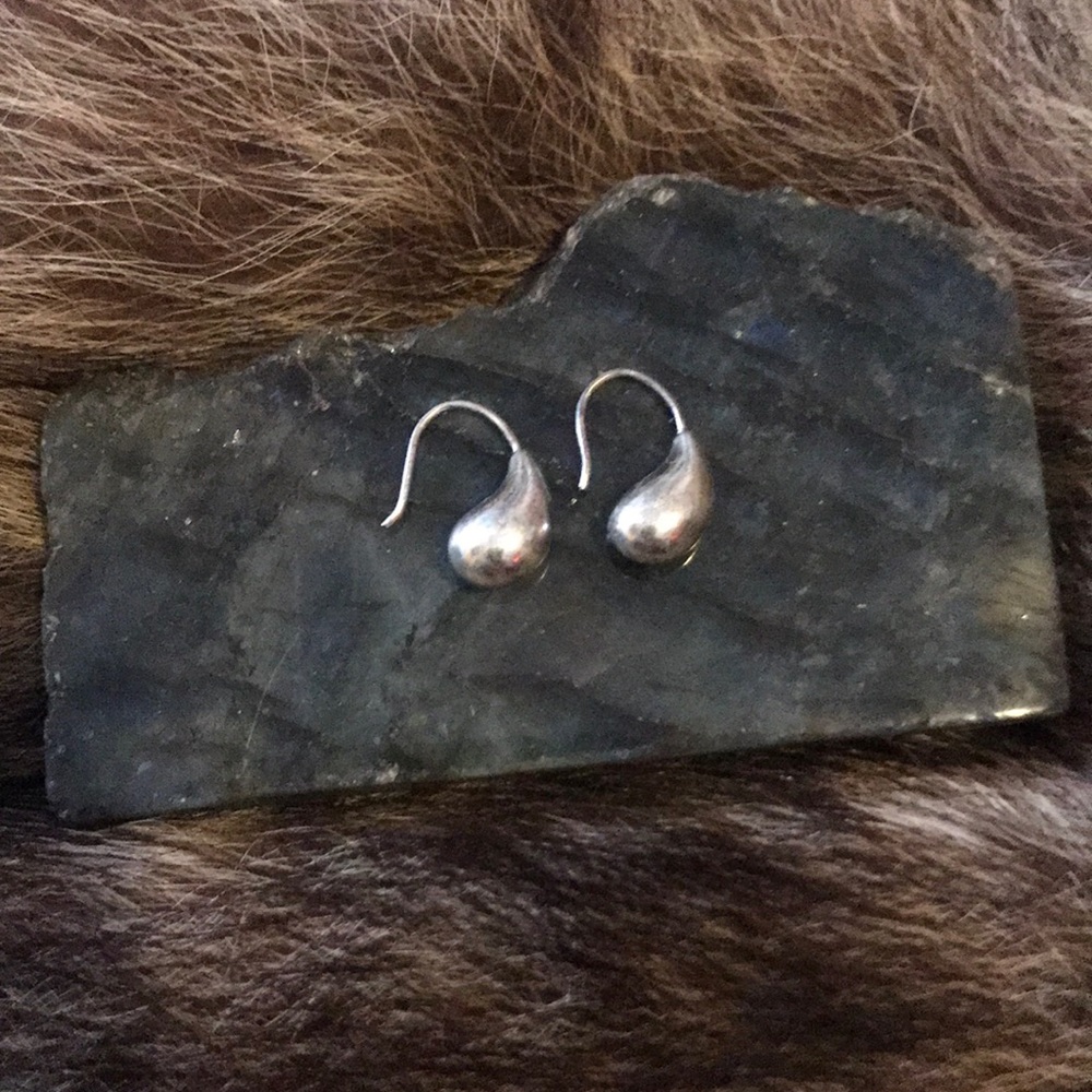 Stealing silver teardrop earrings
